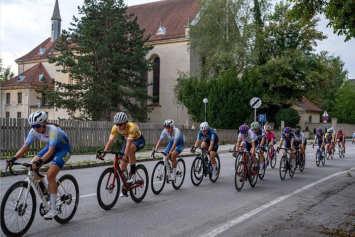 Das Peleton der Damen Elite, U23, Cycling League Austria Radliga, Kriterium Braunau am Inn, OÖ