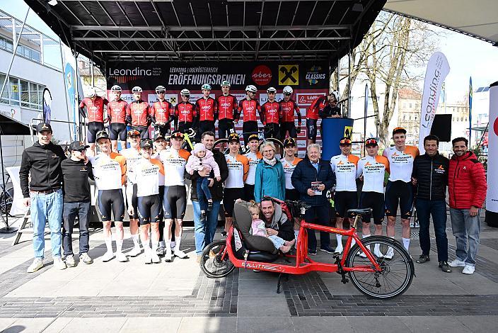 Das Team Schwingshandl Intralogistics (AUT)  65. Rad Saison Eroeffnungsrennen Leonding