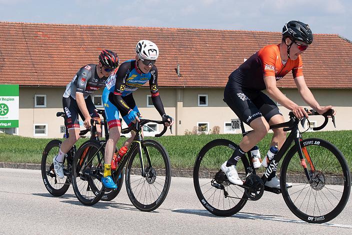 die Ausreisser des Tages Daniel Lehner (AUT, Team Felbermayr Simplon Wels), Sieger Matevz Govekar (SLO, Tirol KTM Cycling Team), Linus Rosner (GER, Team Rad Net Rose) Elite Herren, 69. Kirschblütenrennen Wels, Oberösterreich