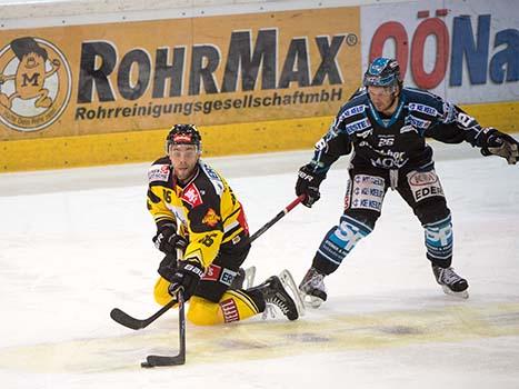 Rob Hisey, Linz und Peter MacArthur, Vienna, EHC Liwest Black Wings Linz vs UPC Vienna Capitals