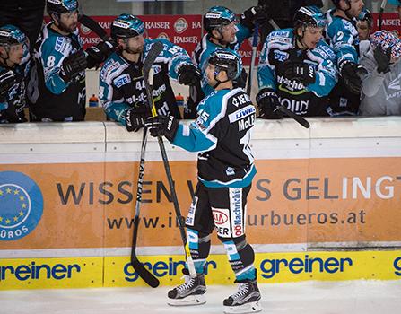 Brett McLean (EHC Liwest Black Wings Linz) feiert das 1 zu 0, EHC Liwest Black Wings Linz vs UPC Vienna Capitals, Platzierungsrunde