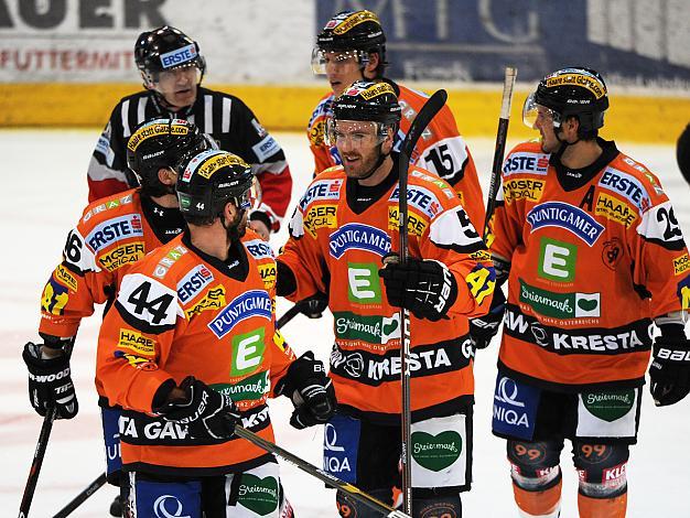 #5 Dustin van Ballegooie, #44 Olivier Latendresse, #29 Sven Klimbacher, 