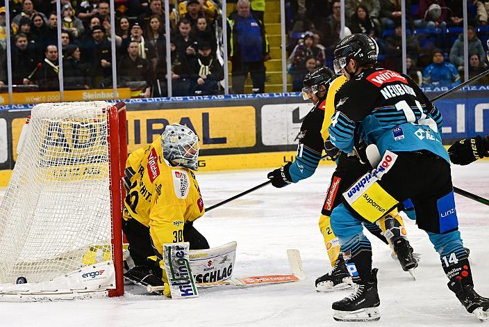 Tormann Sebastian Wraneschitz (Vienna Capitals), Henrik Neubauer (Steinbach Black Wings Linz), Andreas Kristler (Steinbach Black Wings Linz) 48. Runde ICE, Steinbach Black Wings Linz vs Vienna Capitals, Linz AG Eisarena 