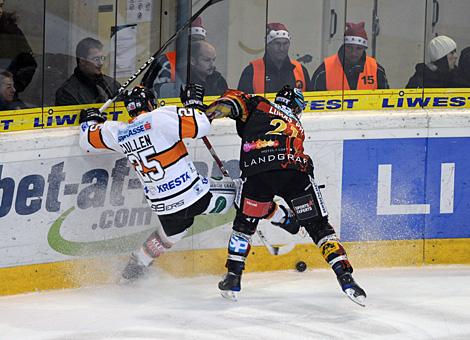 Philipp Lukas Liwest Black Wings Linz, und David Cullen, Graz 99ers