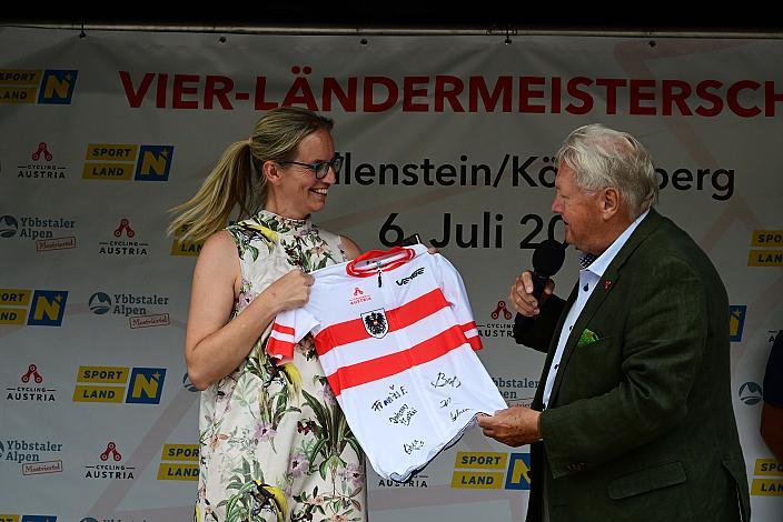 Ehrung für Bgm. Manuela Zebenholzer, Hollenstein an der Ybbs, Harald J. Mayer (ÖRV, Präsident Österreichischer Radsportverband, Cycling Austria), Vier Länder Meisterschaft U23,  Austria