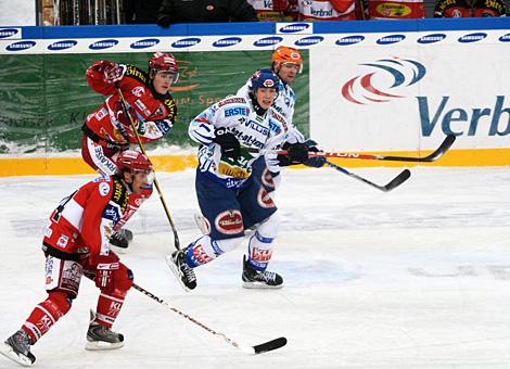 Michael Raffl und Roland Kaspitz, VSV scoren fuer den VSV im Stadion Klagenfurt