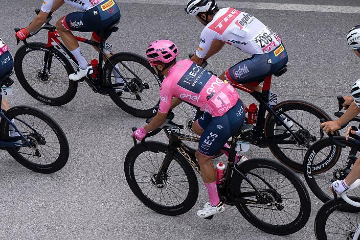 Richard Carapaz (ECU, Ineos Grenadiers) im Rosa Trikot, Stage 18, Borgo Val Sugana - Treviso, 105. Giro d Italia, UCI Worl Tour