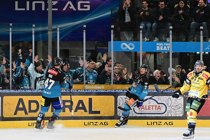 Brian Lebler (Steinbach Black Wings Linz) feiertv das Tor zum 2 zu 1 in Overtime, 19. Runde ICE, Steinbach Black Wings Linz vs HC Pustertal Wölfe, Linz AG Eisarena 