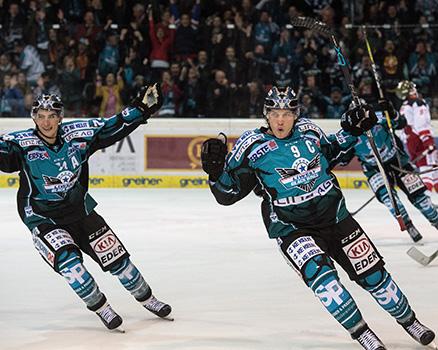 Brian Lebler (EHC Liwest Black Wings Linz) jubelt  EHC Liwest Black Wings Linz vs HCB Suedtirol Alperia