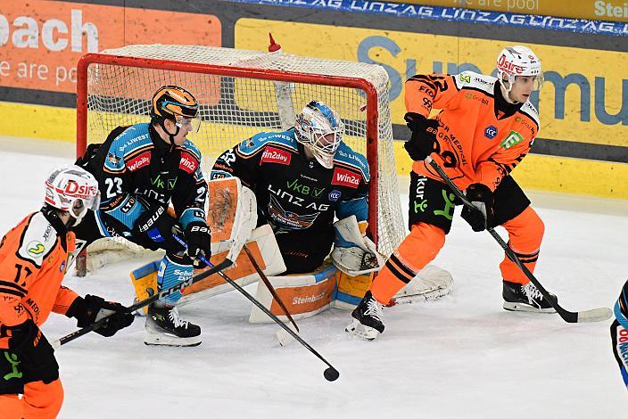 Patrick Söllinger (Steinbach Black Wings Linz), Tormann Rasmus Tirronen (Steinbach Black Wings Linz), Paul Huber (Moser Medical Graz 99ers), Win2Day ICE Hockey League,  Steinbach Black Wings Linz vs Moser Medical Graz 99ers,  Linz AG Eisarena 