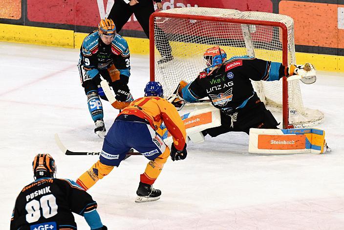  Matteo Vittorio Gennaro (Migross Supermercati Asiago Hockey 1935), Tormann Rasmus Tirronen (Steinbach Black Wings Linz) Win2Day ICE Hockey League,  Steinbach Black Wings Linz vs Migross Supermercati Asiago Hockey,  Linz AG Eisarena 