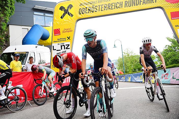 Valentin Hofer (AUT, Bahrain Victorious Development Team), Paul Viehböck (AUT, Tirol KTM Cycling Team), 1. Etappe Linz Hauptplatz - Pöstlingberg, Oberösterreich Rundfahrt
