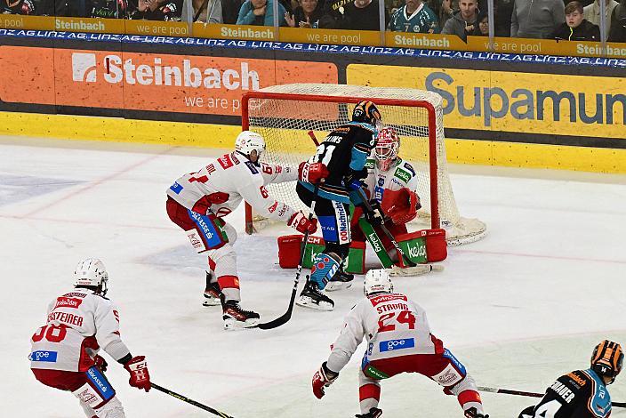 Sean Collins (Steinbach Black Wings Linz), Tormann Sebastian Dahm (EC KAC) Win2Day ICE Hockey League,  Steinbach Black Wings Linz vs EC KAC,  Linz AG Eisarena 