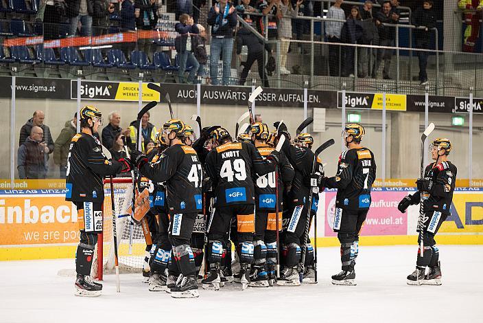 Die Steinbach Black Wings Linz feiern den Heimsieg Steinbach Black Wings Linz vs EC KAC, 8. Runde ICE Hockey League, Steinbach Black Wings Linz, Linz AG Eisarena 