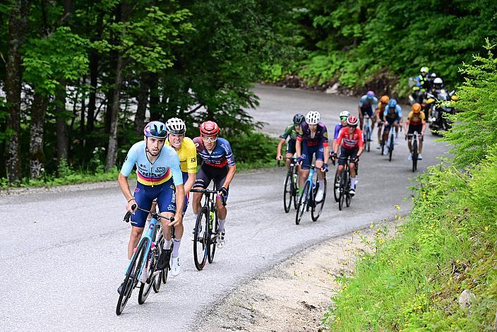 Die Topgruppe im Gelben Trikot des Gesamtführenden Aaron Dockx (BEL, Alpecin-Deceuninck Development Team), Edward Ravasi (ITA, Hrinkow Advarics), Adrien Maire (FRA, TDT - Unibet Cycling Team),  St. Florian - Höss, Hinterstoder , 14. Int. Raiffeisen OÖ-Radrundfahrt UCI Kat. 2.2