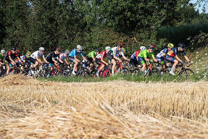 Das Peleton am Mistelbacher Berg, 1. B Etappe Traun - Marchtrenk, Int. OÖ Junioren Oberösterreich Rundfahrt