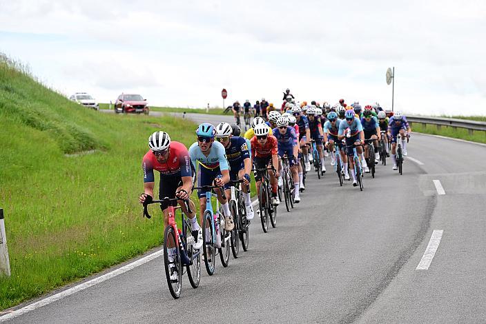 Das Peloton auf der 2. Etappe unterwegs von , Wels nach Aigen - Schlägl, 14. Int. Raiffeisen OÖ-Radrundfahrt UCI Kat. 2.2