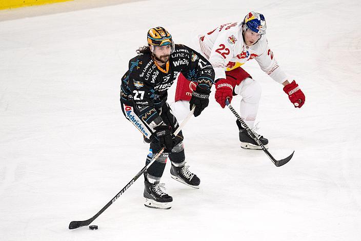 Shawn St.Amant (Steinbach Black Wings Linz), Dennis Robertson (EC Red Bull Salzburg)  Steinbach Black Wings Linz vs EC Red Bull Salzburg. Runde 32, ICE Hockey League, Steinbach Black Wings Linz, Linz AG Eisarena 