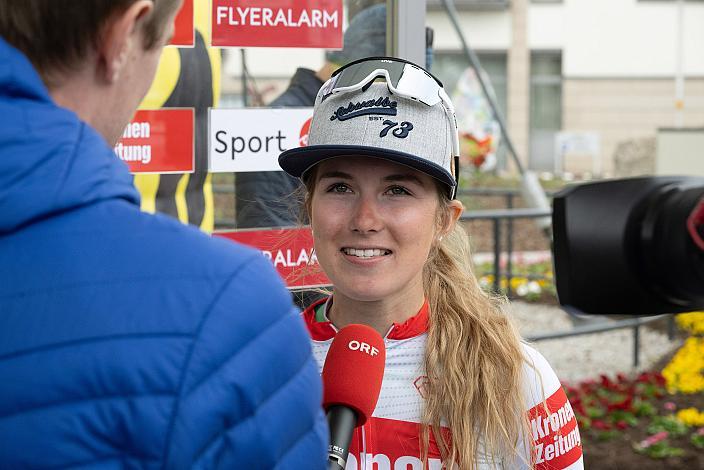 Führende Radliga Leila Gschwendtner (AUT, MAXX-Solar Rose Woman Racing), Harald J. Mayer (ÖRV, Präsident Österreichischer Radsportverband) Damen Elite, U23, Radliga, 62. Radsaison-Eröffnungsrennen Leonding, Oberösterreich