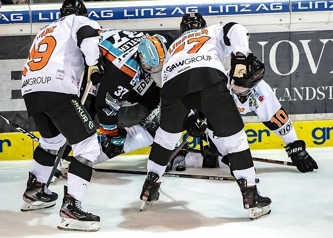 Im Bild: Andreas Kristler (EHC Liwest Black Wings Linz), Zintis-Nauris Zusevics (Moser Medical Graz 99ers), Philipp Lindner (Moser Medical Graz 99ers), Eishockey,  EHC Liwest Black Wings Linz vs Moser Medical Graz 99ers