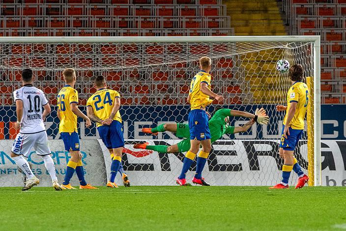 Peter Michorl (LASK), erzielt das 4 zu 0 gegen Tormann Martin Jedlicka (FC DAC 1904 Dunajska Streda), Fussball, Euroliga