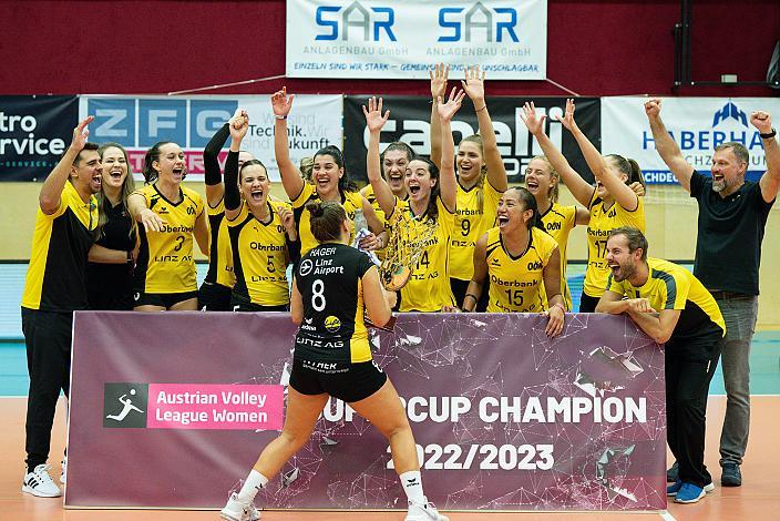 Das Team der Oberbank Steelvolleys Linz Steg feiert den Sieg, Oberbank Steelvolleys Linz Steg vs VB NÖ Sokol/Post SV, Volleyball Supercup