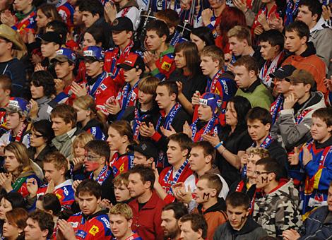 Die Fans des HC Mountfield Budweis, in Erwartung von Spiel 7.