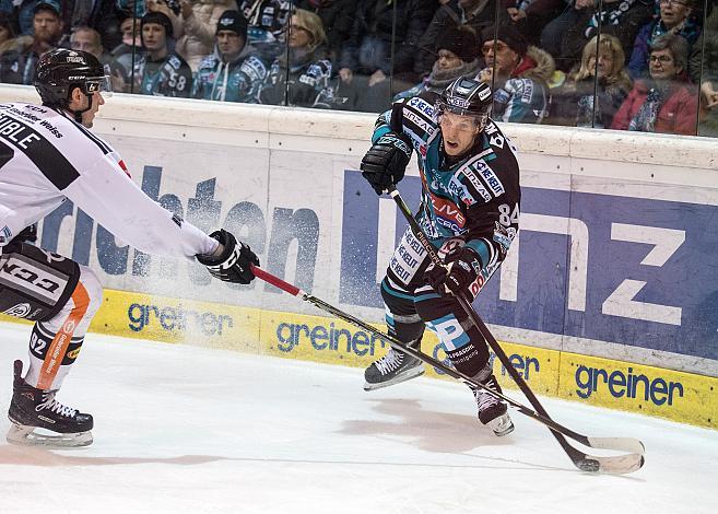 Corey Locke (EHC Liwest Black Wings Linz) und Stefan Häußle (Dornbirn Bulldogs), EHC Liwest Black Wings Linz vs Dornbirn Bulldogs
Corey Locke (EHC Liwest Black Wings Linz) und Stefan HÃ¤uÃŸle (Dornbirn Bulldogs), EHC Liwest Black Wings Linz vs D