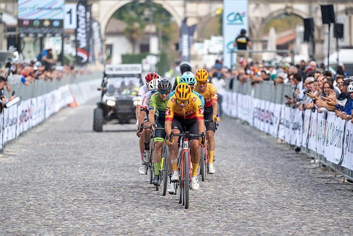 Das Peleton mit Timon Loderer (GER, Hrinkow Advarics) Serenissima Gravel, Porto Barricata - Piazzola sul Brenta 190,9 km