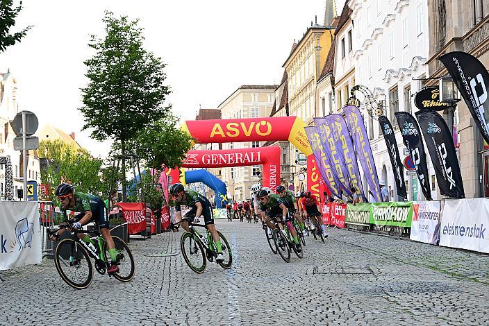 Riccardo Zoidl (AUT, Hrinkow Advarics) an der Spitze des Feldes, 27. Int. ASVÖ - HRINKOW City Kriterium Steyr, Herren Elite, ÖRV, Radsport, Mountainbike, ELITE Rennrad