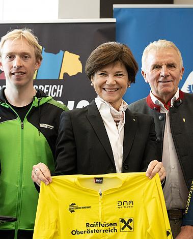 v.l. Rainer Kepplinger (AUT, Hrinkow Advarics), Michaela Keplinger-Mitterlehner (RLB OÖ, Generaldirektor Stellvertreterin), Kornspitz Erfinder Peter Augendopler, Pressekonferenz Int. Raiffeisen Oberösterreich Rundfahrt (UCI Kat. 2.2), Olympiazentrum Linz  