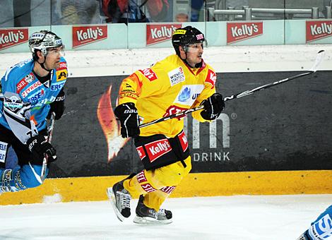 #9 Corry Larose, Stuermer, Vienna Capitals vs. Liwest Black Wings 