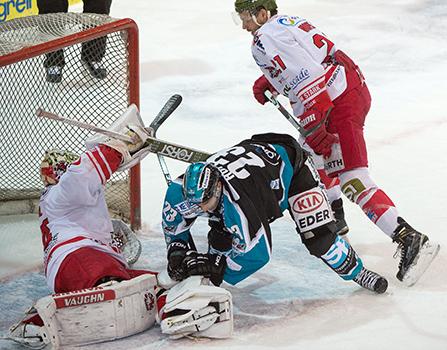 Fabio Hofer (EHC Liwest Black Wings Linz) und Jaroslav Hübl (HCB Suedtirol), EHC Liwest Black Wings Linz vs HCB Suedtirol
Fabio Hofer (EHC Liwest Black Wings Linz) und Jaroslav HÃ¼bl (HCB Suedtirol), EHC Liwest Black Wings Linz vs HCB Suedtirol