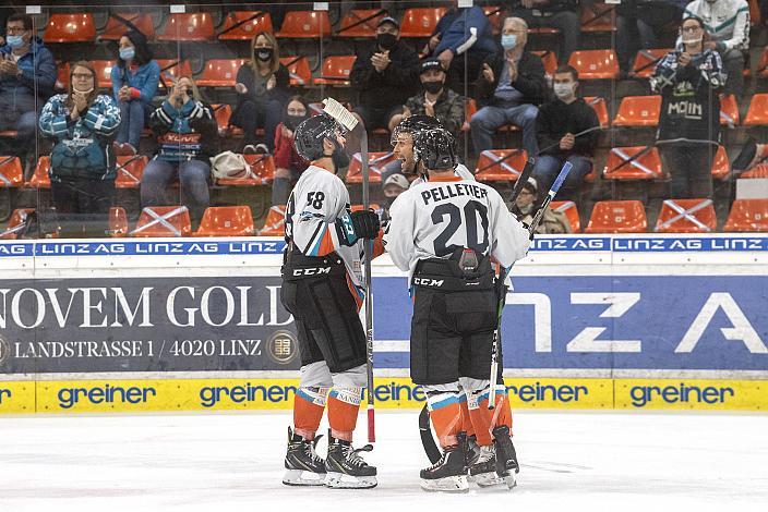 Dragan Umicevic (Black Wings 1992) scort in Overtime und feiert mit Will Pelletier (Black Wings 1992), Sebastien Piche (Black Wings 1992), , Black Wings Linz vs Graz 99ers, Eishockey, Testspiel