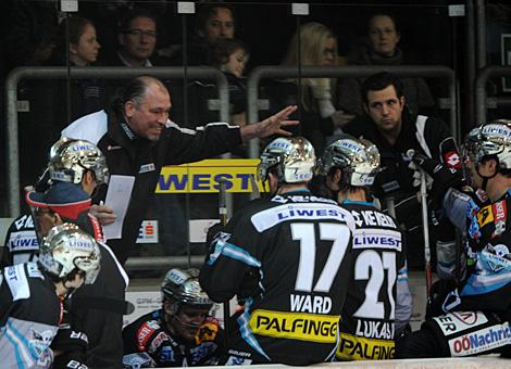 Trainer Kim Collins mit dem Team unzufrieden, Liwest Black Wings Linz vs. HDD TILIA Olimpija Ljubljana