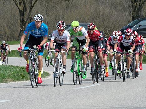 v.l. Michael Gogl, Team Felbermayr Simplon Wels, Riccardo Zoidl, Team Trek, Josef Benetseder, Hrinkow Adverics Cycleang Team. 54. Int. Kirschbluetenrennen, Wels