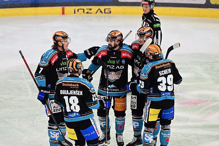 Linz feiert den Treffer zum 1 zu 0,  Win2Day ICE Hockey League,  Steinbach Black Wings Linz vs  Pioneers Vorarlberg,  Linz AG Eisarena 