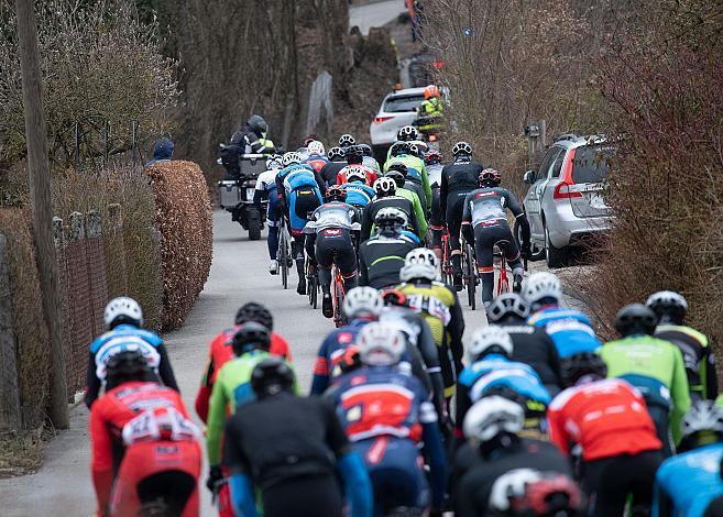 Das Feld am Eichberg , Herren Elite, U23, Radliga, 60. Radsaison-Eröffnungsrennen Leonding, Oberösterreich 
