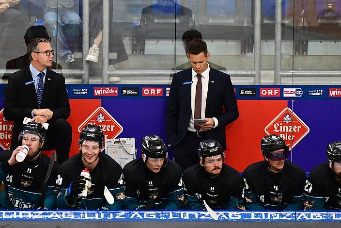 Assistent Coach Mark Szücs (Steinbach Black Wings Linz), Head Coach Philipp Lukas (Steinbach Black Wings Linz) Testspiel Steinbach Black Wings Linz vs Straubing Tigers, Linz AG Eisarena 