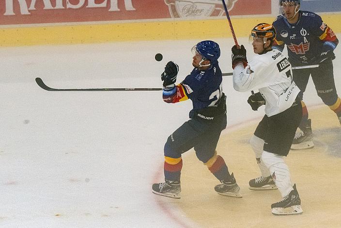 Jakub Strnad (Motor Ceske Budejovice), Brian Lebler (Steinbach Black Wings Linz) Steinbach Black Wings Linz vs Motor Ceske Budejovice, Win2day ICE Hockey League