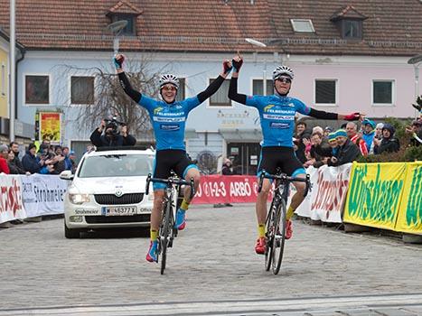 v.l. Gregor Muehlberger, Sieger Felix Groszschartner, Team Felbermayr Simplon Wels 