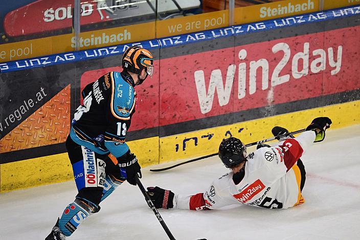 Ken Ograjensek (Steinbach Black Wings Linz), Mark Mußbacher (Bemer Pioneers Vorarlberg) Win2Day ICE Hockey League,  Steinbach Black Wings Linz vs Pioneers Vorarlberg,  Linz AG Eisarena 