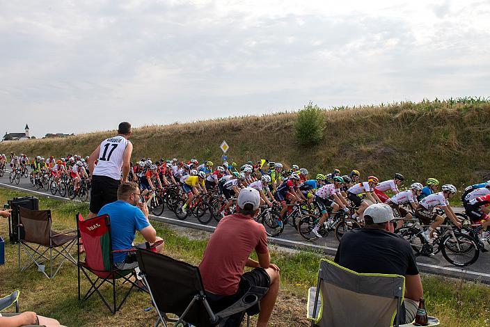 Das Feld bei Arnreit, 46. Int. Keine Sorgen,  Junioren Rundfahrt UCI Kat. MJ 2.1, 2. Etappe Rohrbach - Rohrbach