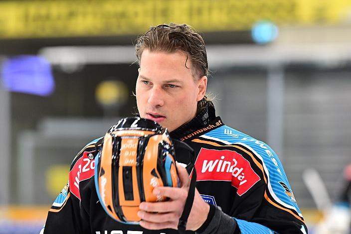 Captain Brian Lebler (Steinbach Black Wings Linz) Win2Day ICE Hockey League,  Steinbach Black Wings Linz vs  Pioneers Vorarlberg,  Linz AG Eisarena