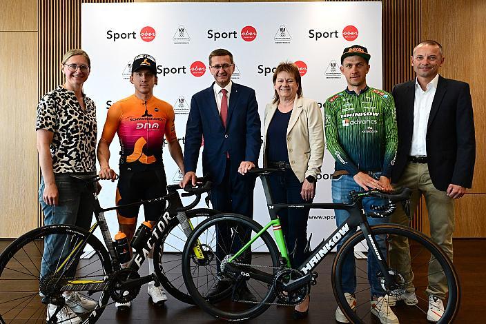 v.l. Helga Mitmasser (Tour - Direktorin), Marvin Hammerschmid (AUT, Cycling Team Schwingshandl), Oberösterreich Wirtschafts- und Sport-Landesrat Markus Achleitner (ÖVP), Vizebürgermeisterin Mag. Karin Hörzing, Stadt Linz, Riccardo Zoidl (AUT, Hrinkow Advarics), Alois Badegruber (LRV Oberösterreich) Pressekonferenz Int. Raiffeisen Oberösterreich Rundfahrt (UCI Kat. 2.2), Olympiazentrum Linz