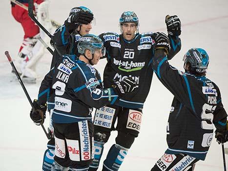 Linz feiert, EHC Liwest Black Wings Linz vs EC Red Bull Salzburg