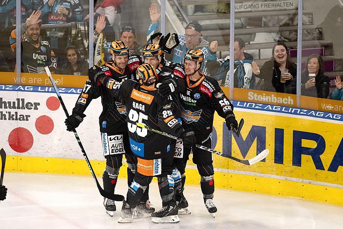 Brian Lebler (Steinbach Black Wings Linz) feiert das Tor zum 1 zu 0,  Steinbach Black Wings Linz vs EC iDM Wärmepumpen VSV, 1. Runde, Steinbach Black Wings Linz, Linz AG Eisarena