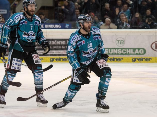 Dan DaSilva (EHC Liwest Black Wings Linz) feiert EHC Liwest Black Wings Linz vs EC Red Bull Salzburg