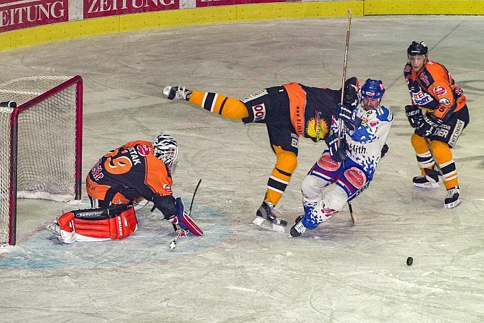 Pavel Nestak, Thomas Pfeffer, Robert Lukas (BWL Linz, Kent Salfi (VSV) 4. Finale in Villach um den Meistertitel EC VSV - Black Wings Linz