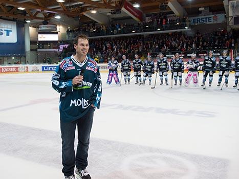Verabschiedung von Spieler Michael Mayr, Linz, EHC Liwest Black Wings Linz vs EC Red Bull Salzburg
